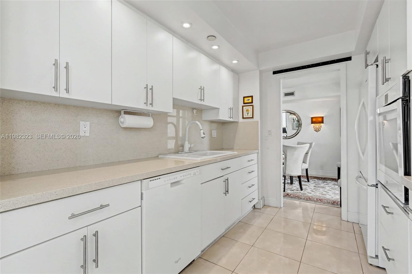 TOWERS OF QUAYSIDE CONDO - Residential