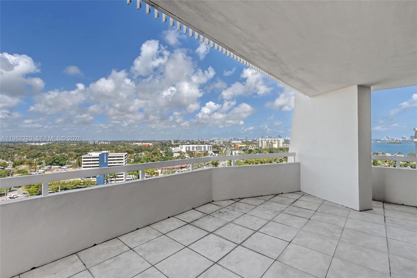 TOWERS OF QUAYSIDE CONDO - Residential