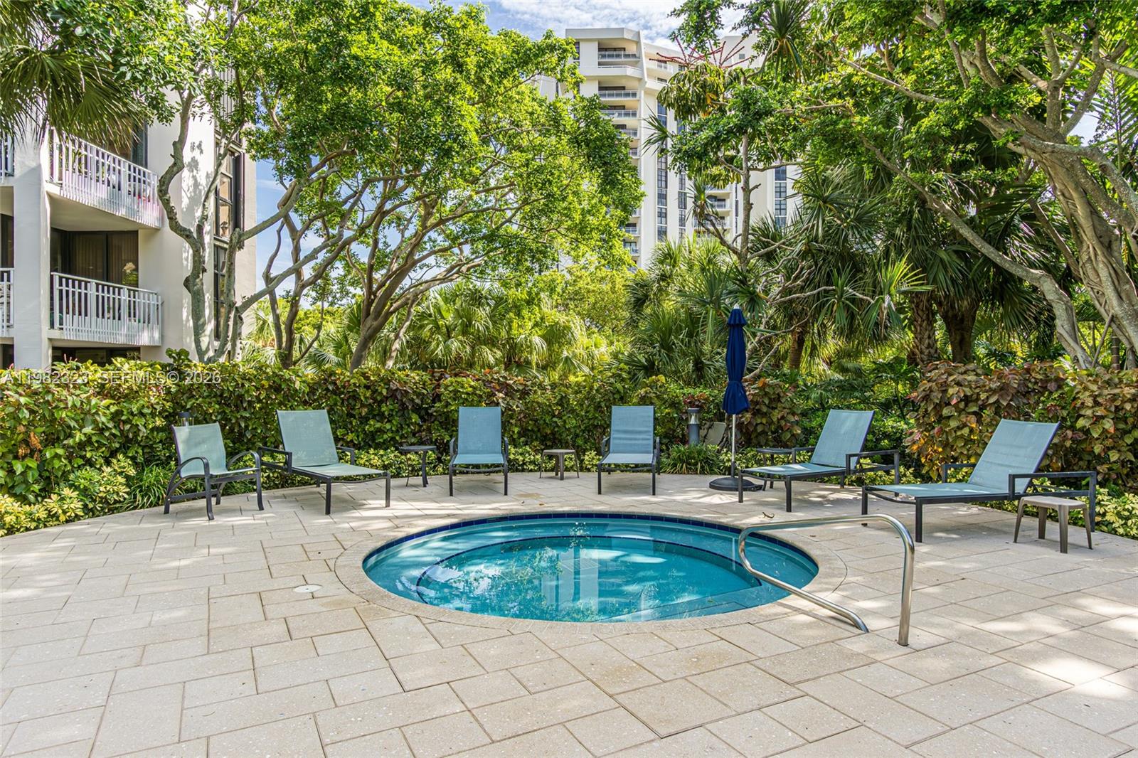 TOWERS OF QUAYSIDE CONDO - Residential