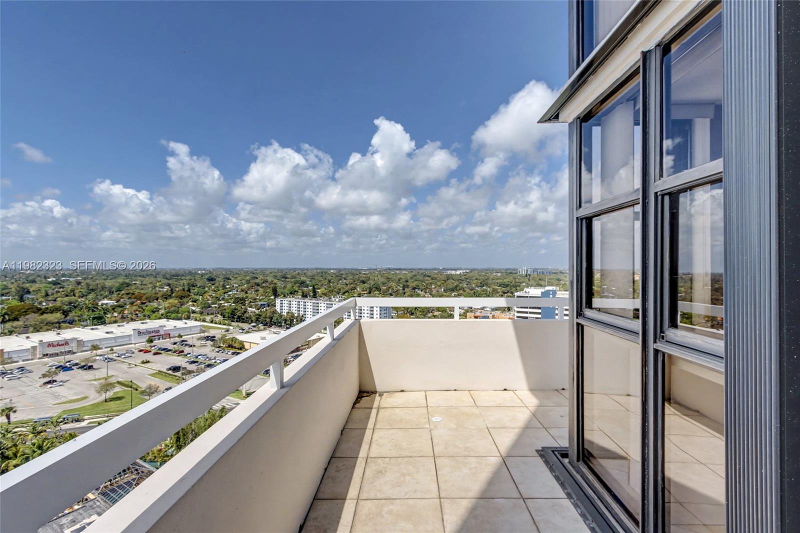 TOWERS OF QUAYSIDE CONDO - Residential