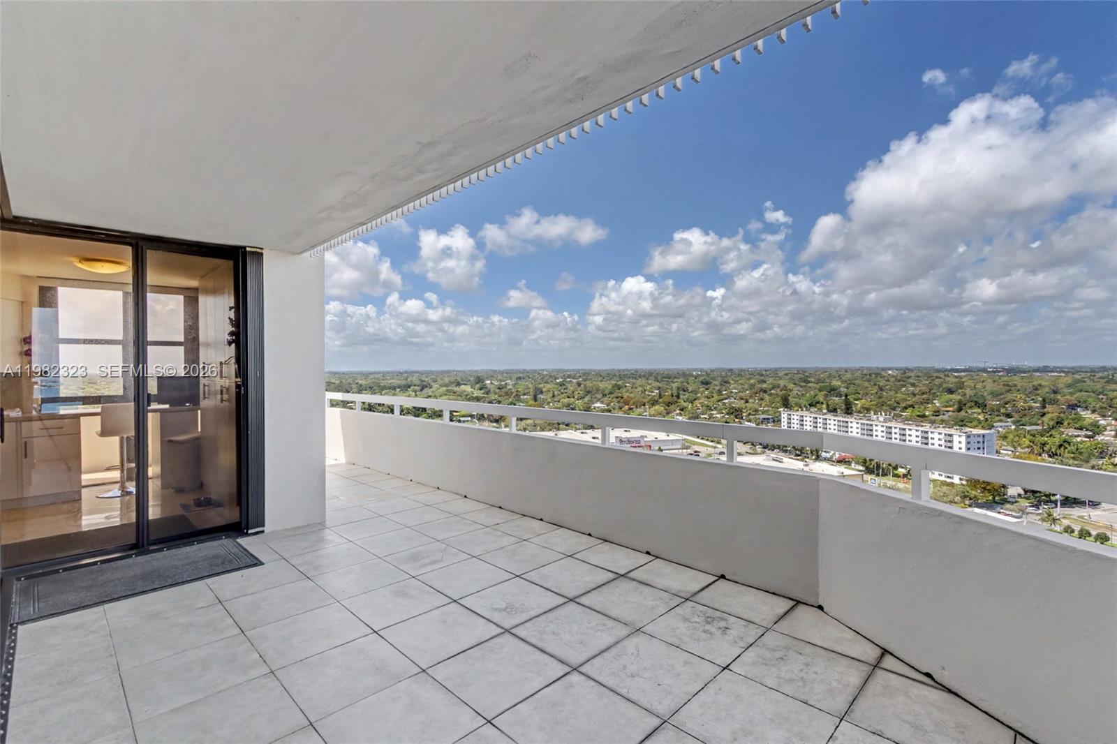 TOWERS OF QUAYSIDE CONDO - Residential