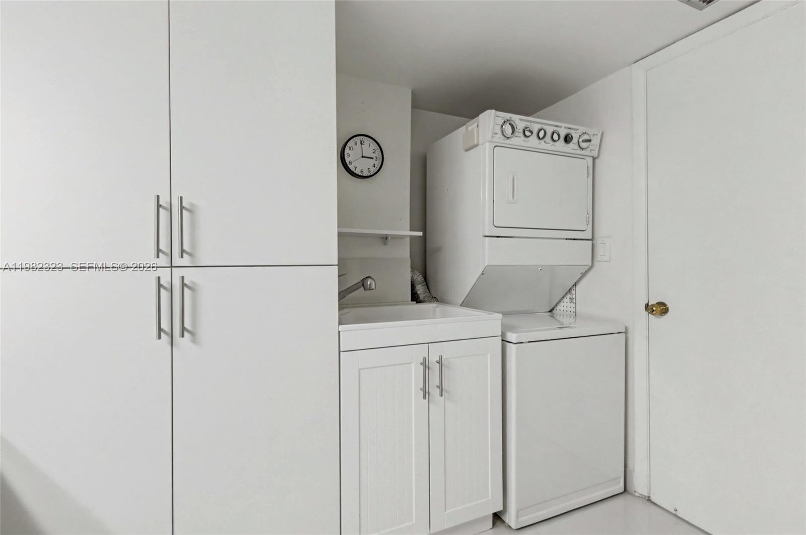 TOWERS OF QUAYSIDE CONDO - Residential