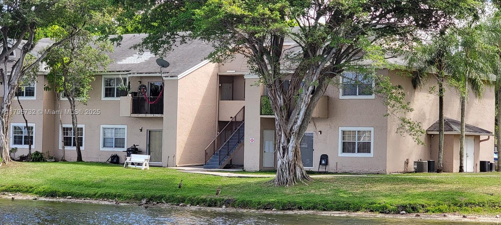 Beautiful 2/2 condo at Reflections, second floor  **FAST APPROVAL** recently painted with tiles floors, updated Kitchen and bathrooms, with washer/dryer inside and open living area. Split floor plan dining area. balcony with storage room.  Mgmt. on site, Plenty of Amenities, Club House, 3 pools, gym, tennis, racquetball, basketball & BBQ areas. Water included! In a great location. MINUTES AWAY FROM PEMBROKE LAKES MALL.