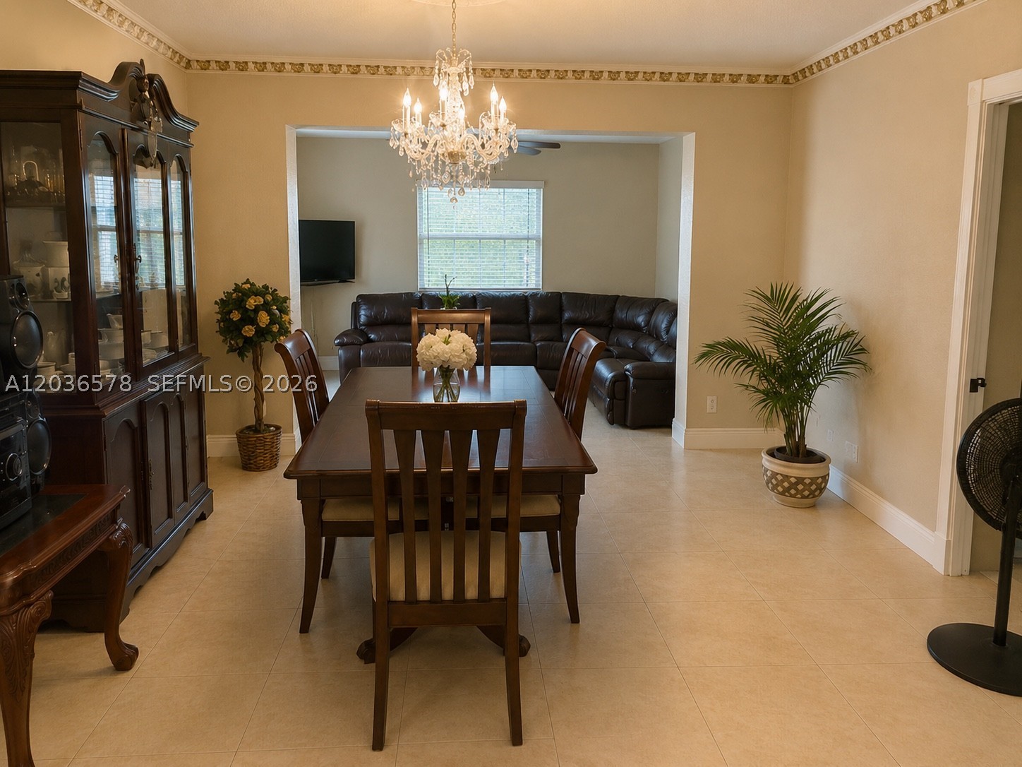 HOLLYWOOD HILLS - Residential