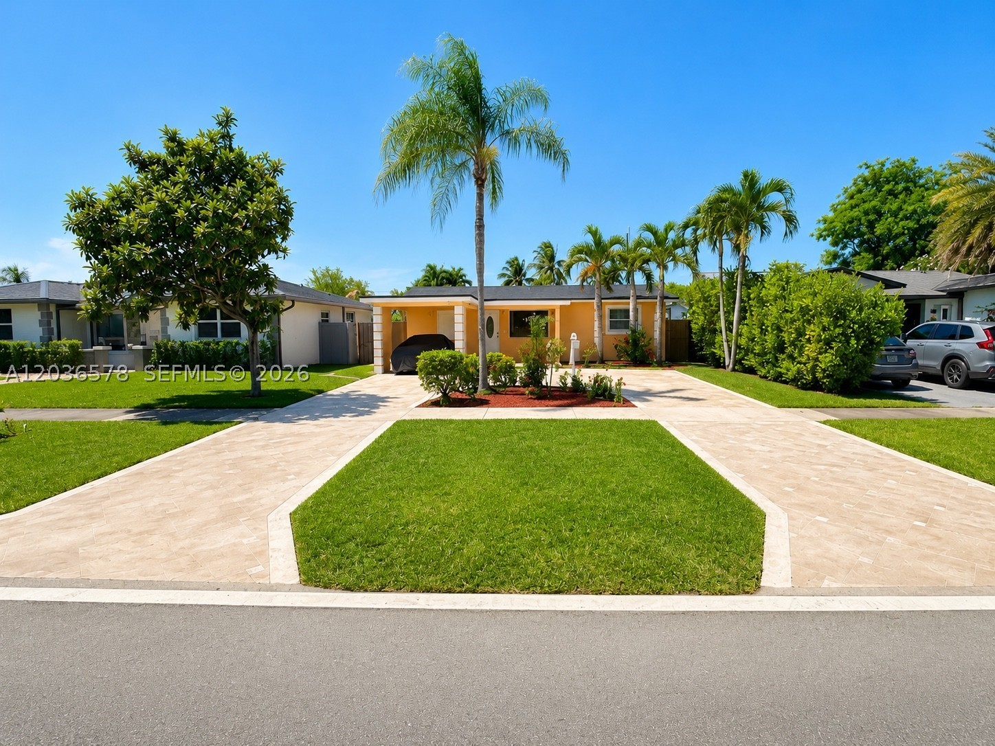 HOLLYWOOD HILLS - Residential