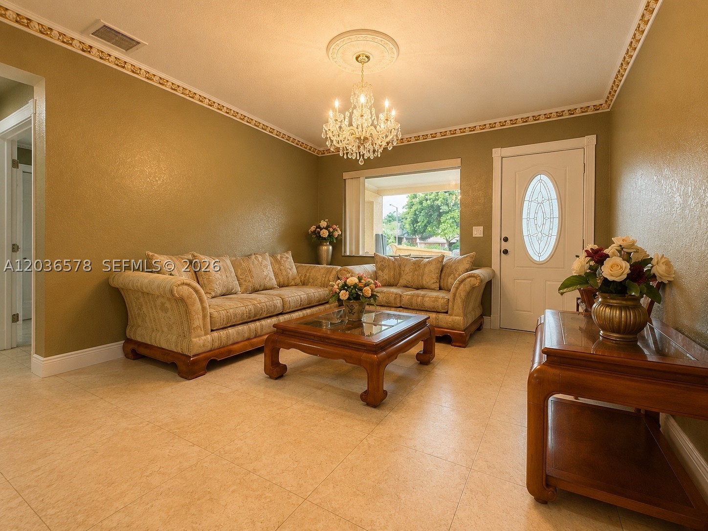HOLLYWOOD HILLS - Residential
