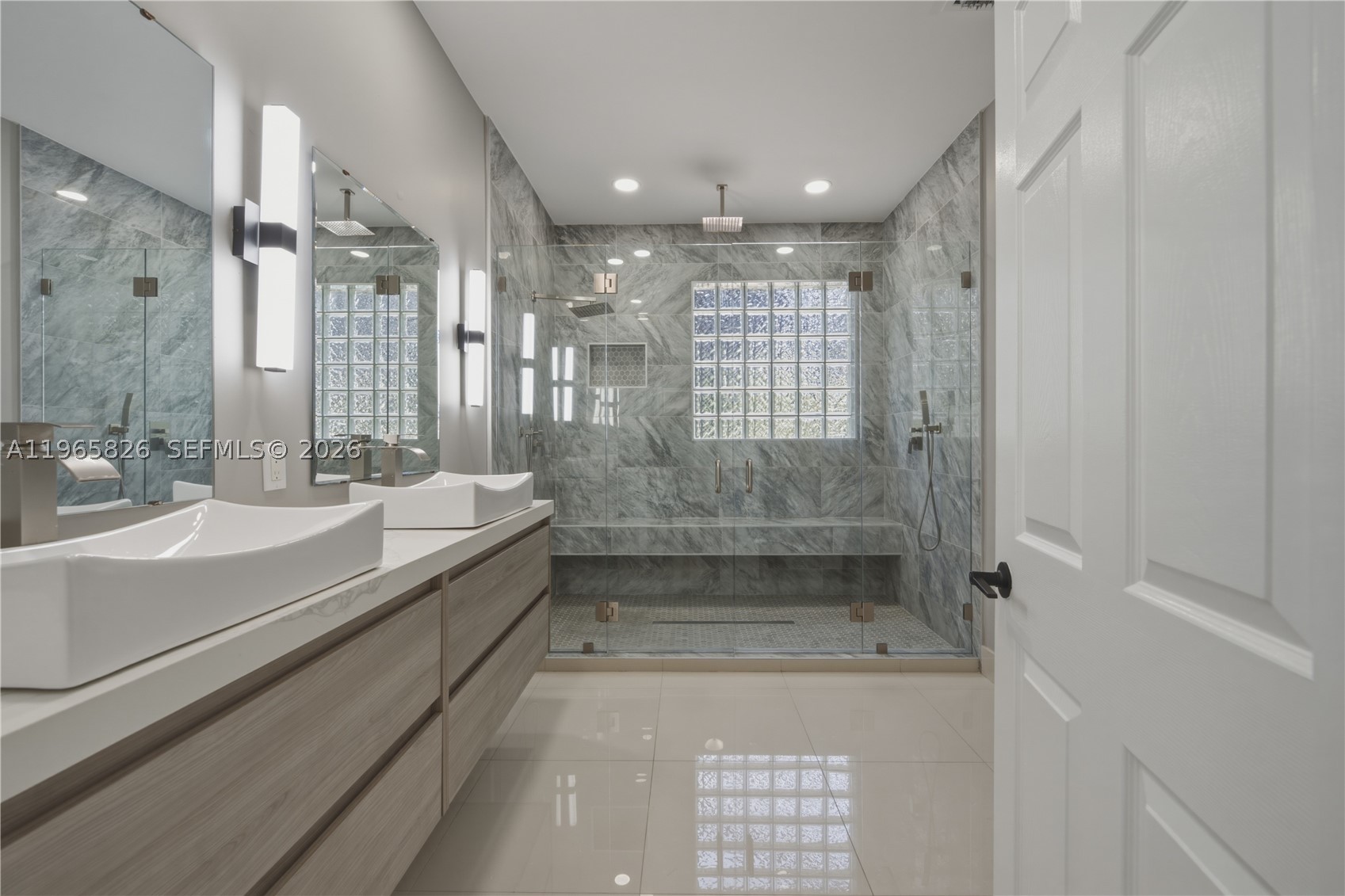 KENSINGTON - Residential