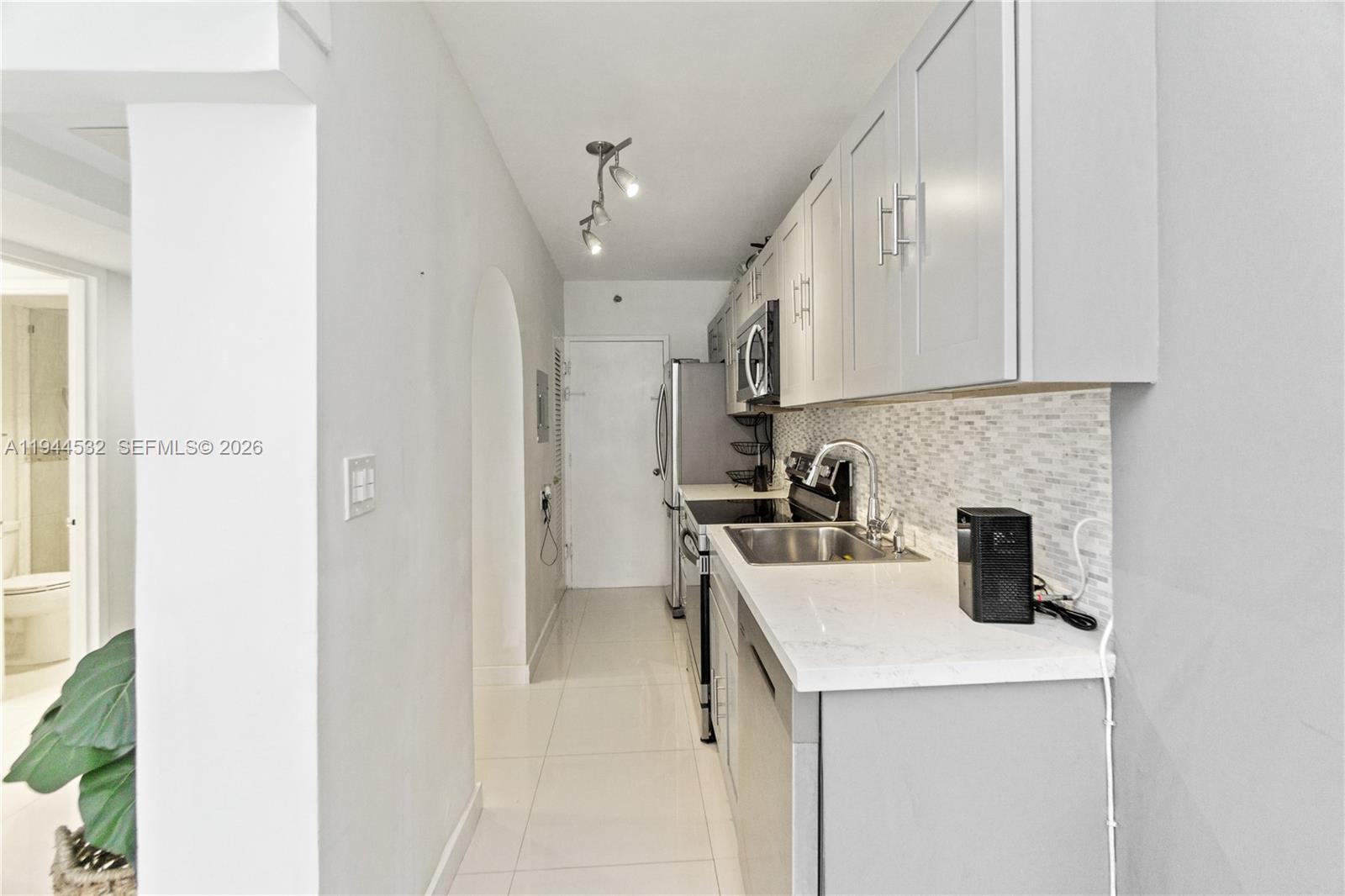 THE DECOPLAGE CONDO - Residential