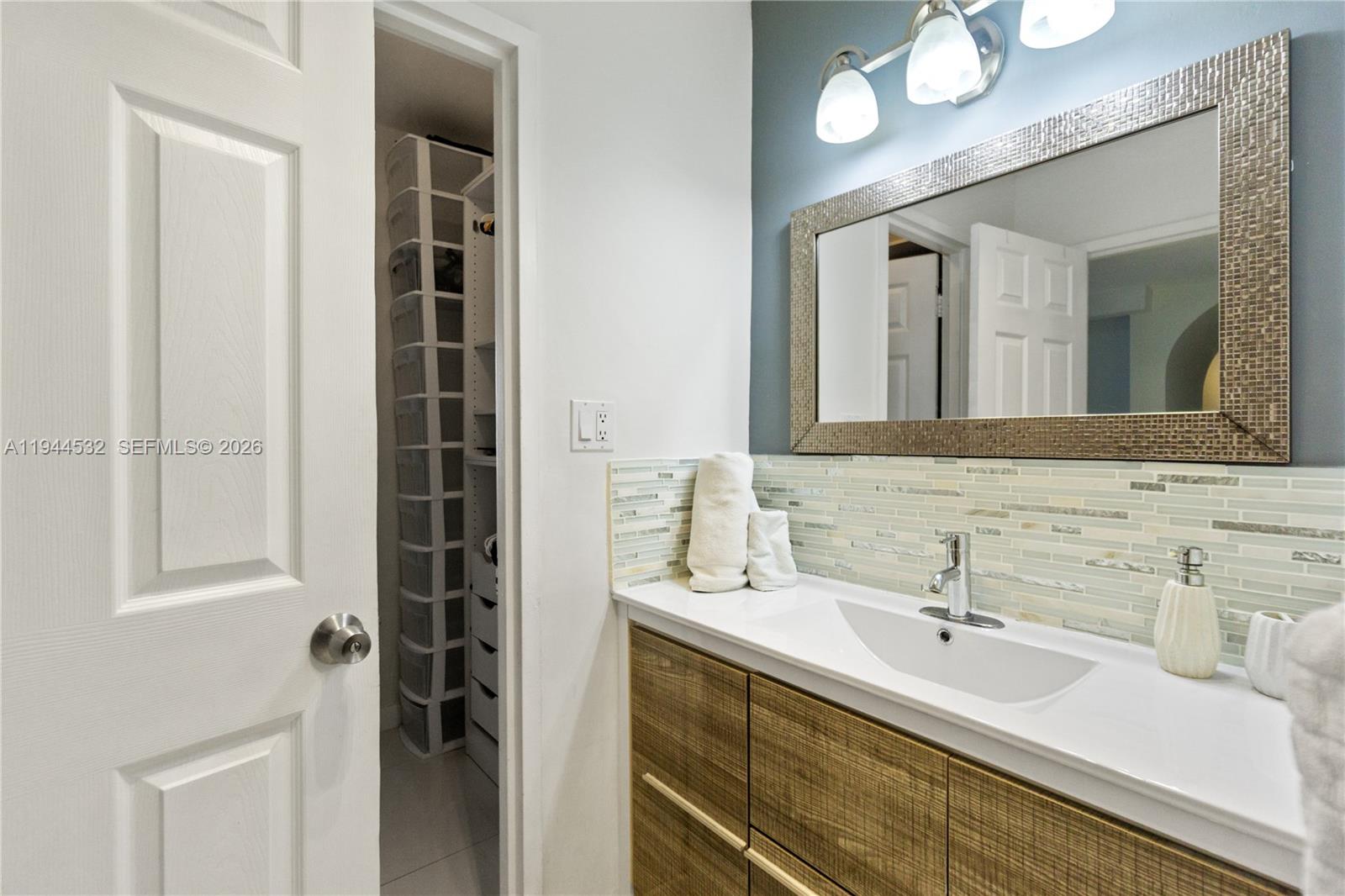 THE DECOPLAGE CONDO - Residential