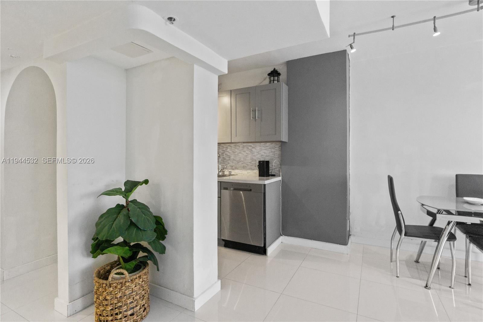 THE DECOPLAGE CONDO - Residential
