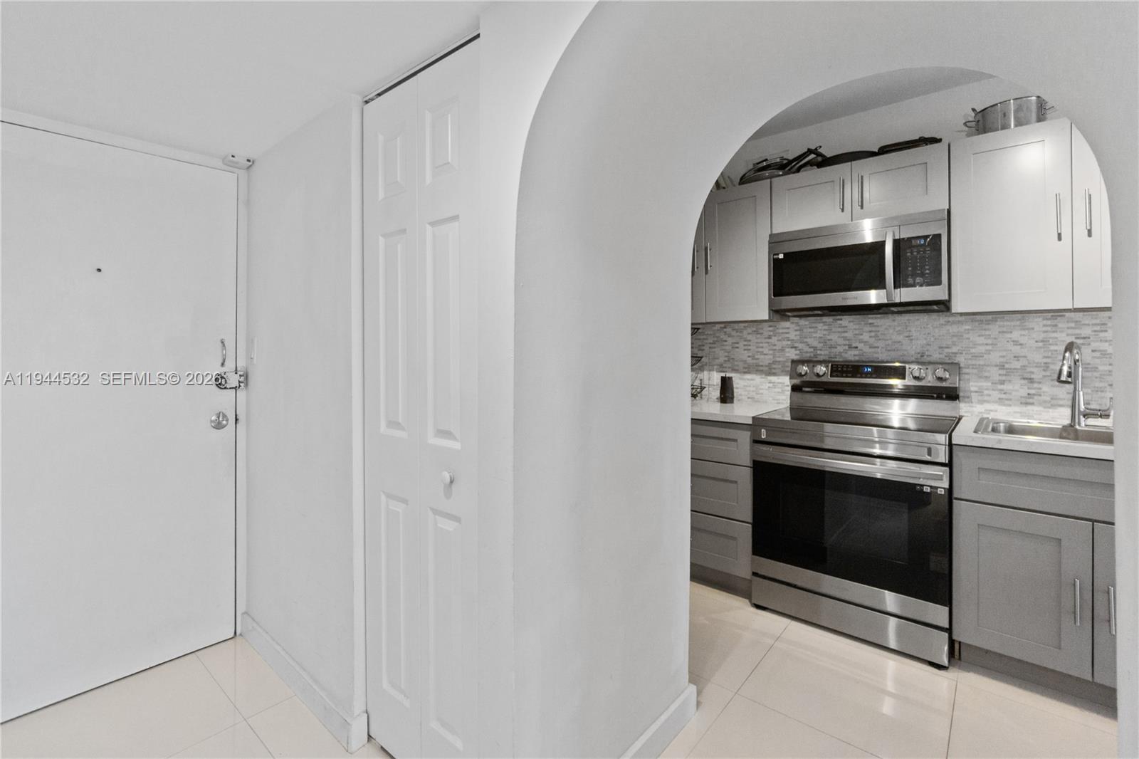 THE DECOPLAGE CONDO - Residential