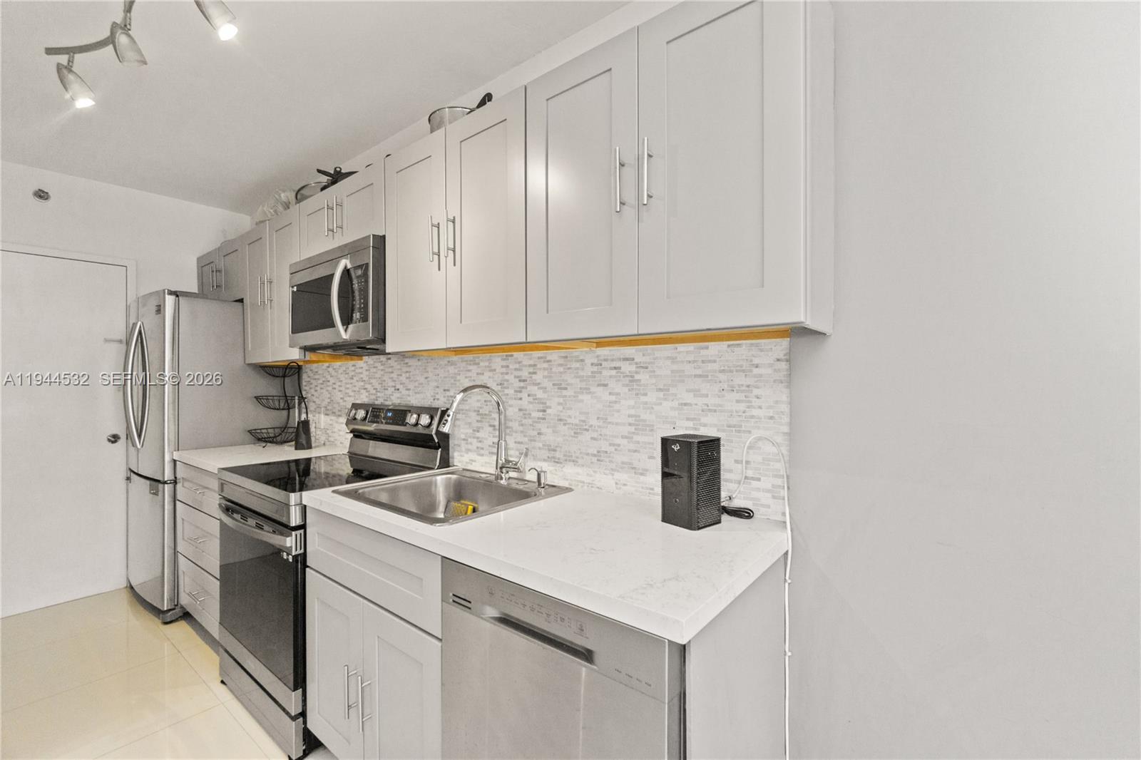 THE DECOPLAGE CONDO - Residential