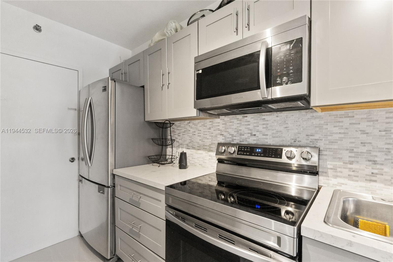 THE DECOPLAGE CONDO - Residential
