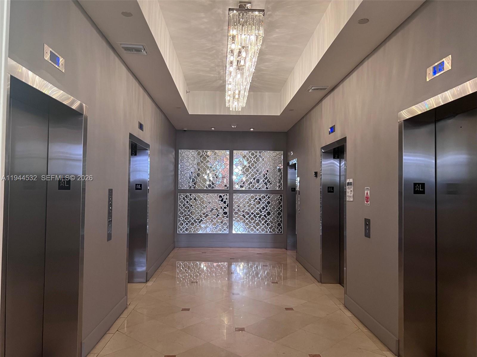 THE DECOPLAGE CONDO - Residential