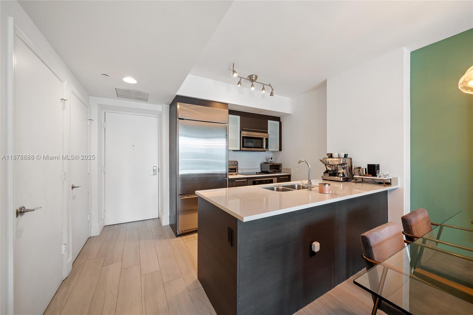500 BRICKELL WEST CONDO - Residential