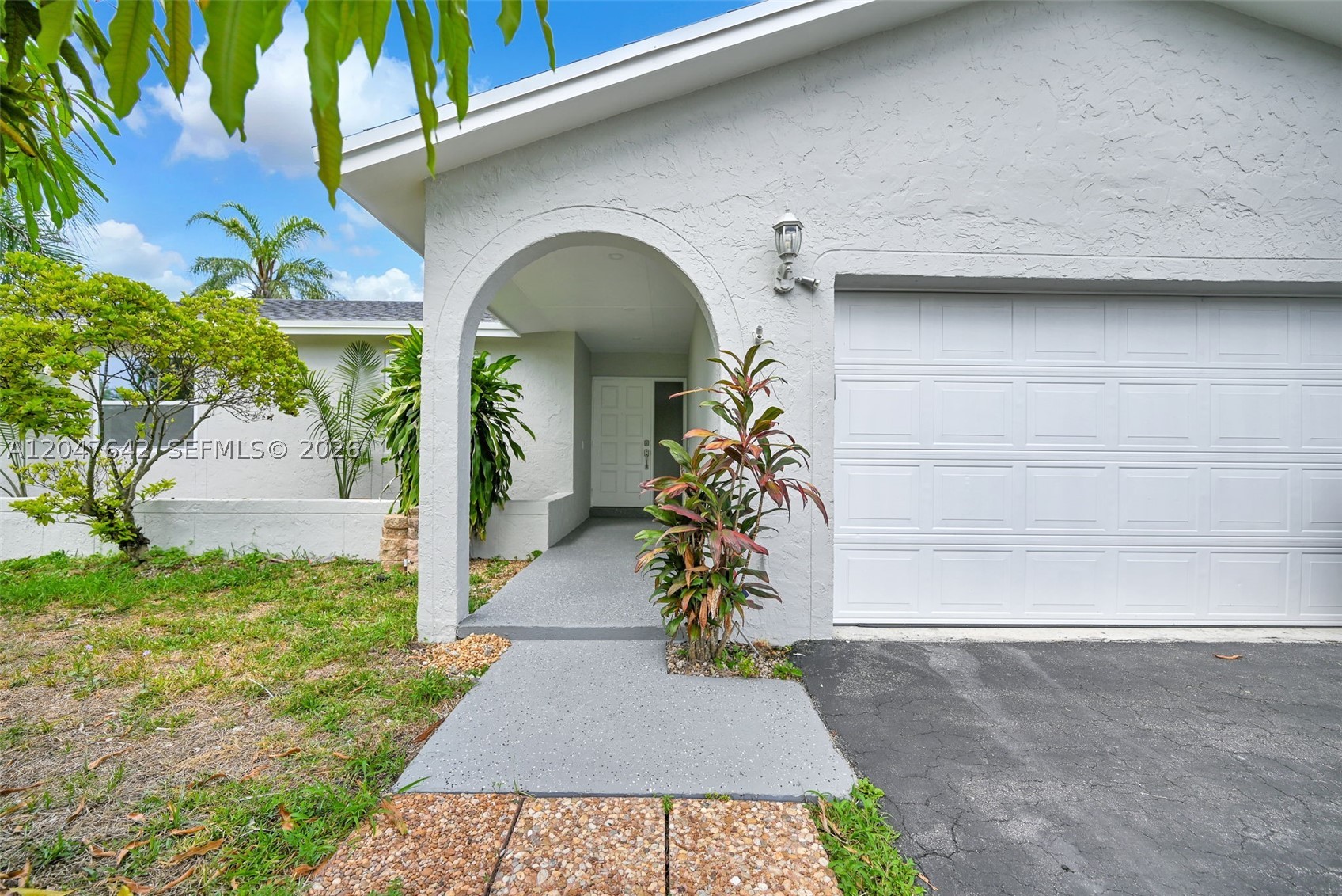 Great home for a family, plenty of space for entertaining with large living room and large kitchen with modern finishes. Newer roof an impact windows. Truly turnkey home. Vacant and easy to see.