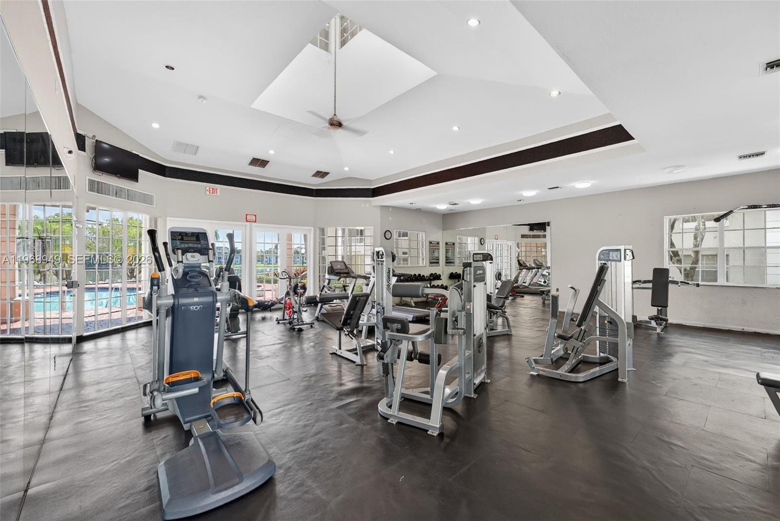 LAKEVIEW CLUB CONDO - Residential