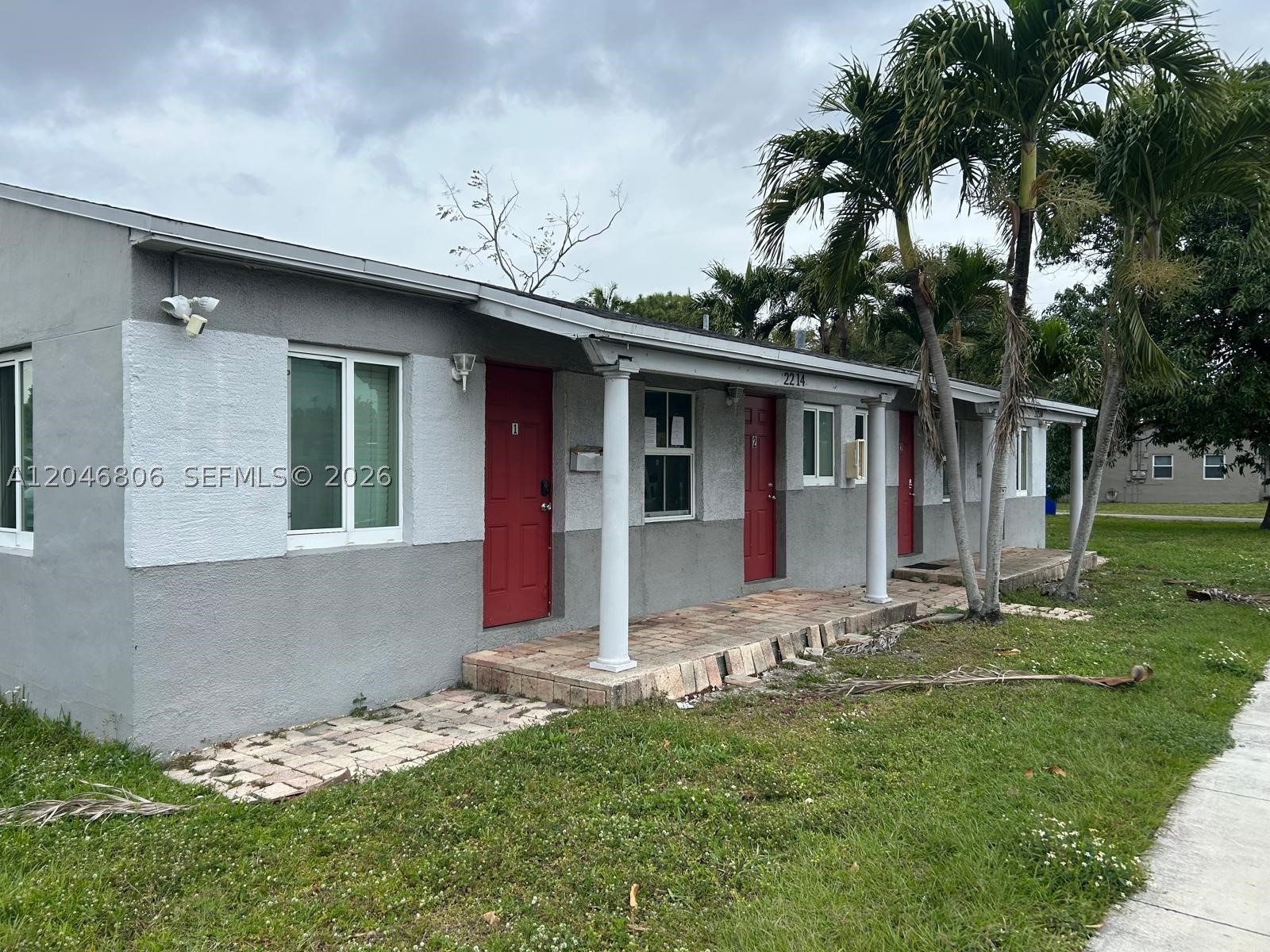 HOLLYWOOD PARK - Residential Lease