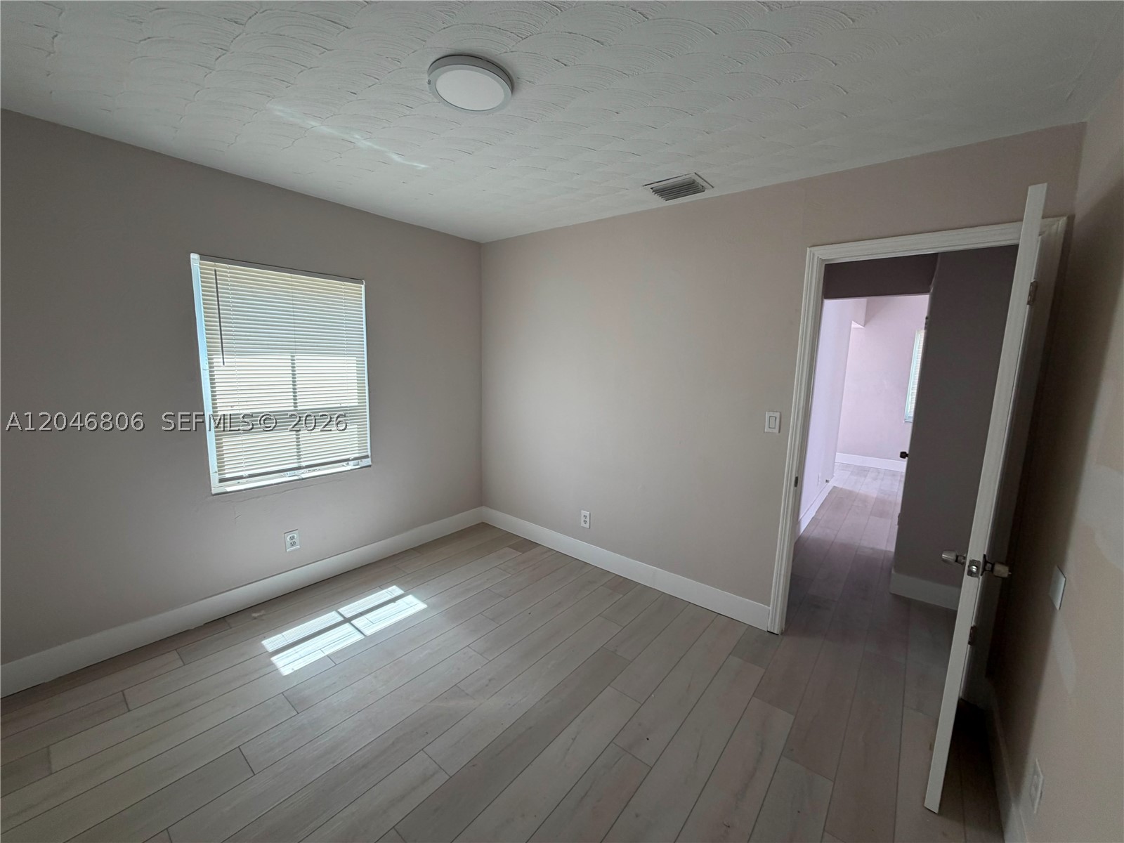 HOLLYWOOD PARK - Residential Lease