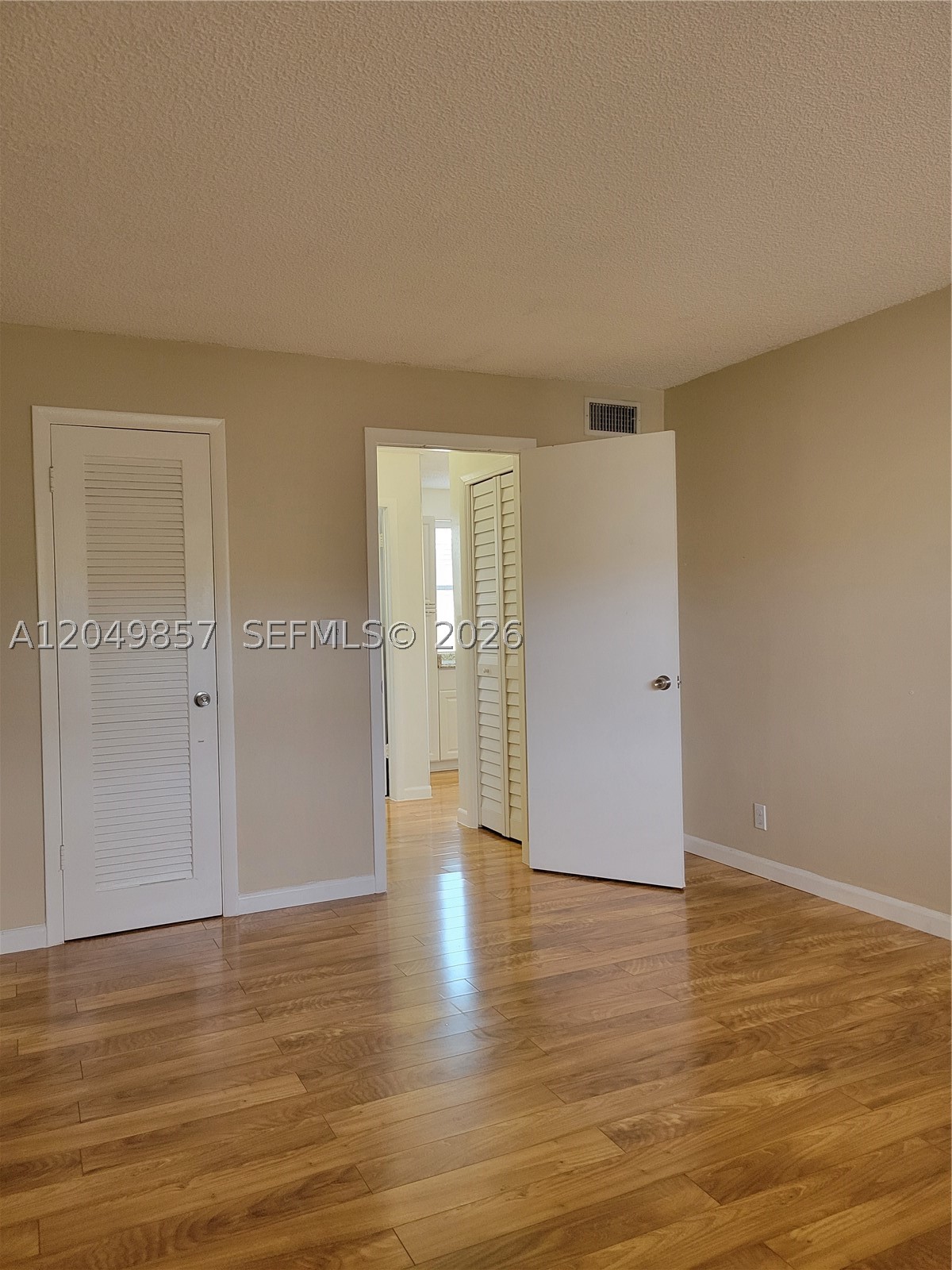PARADISE GARDENS IV INC C - Residential Lease