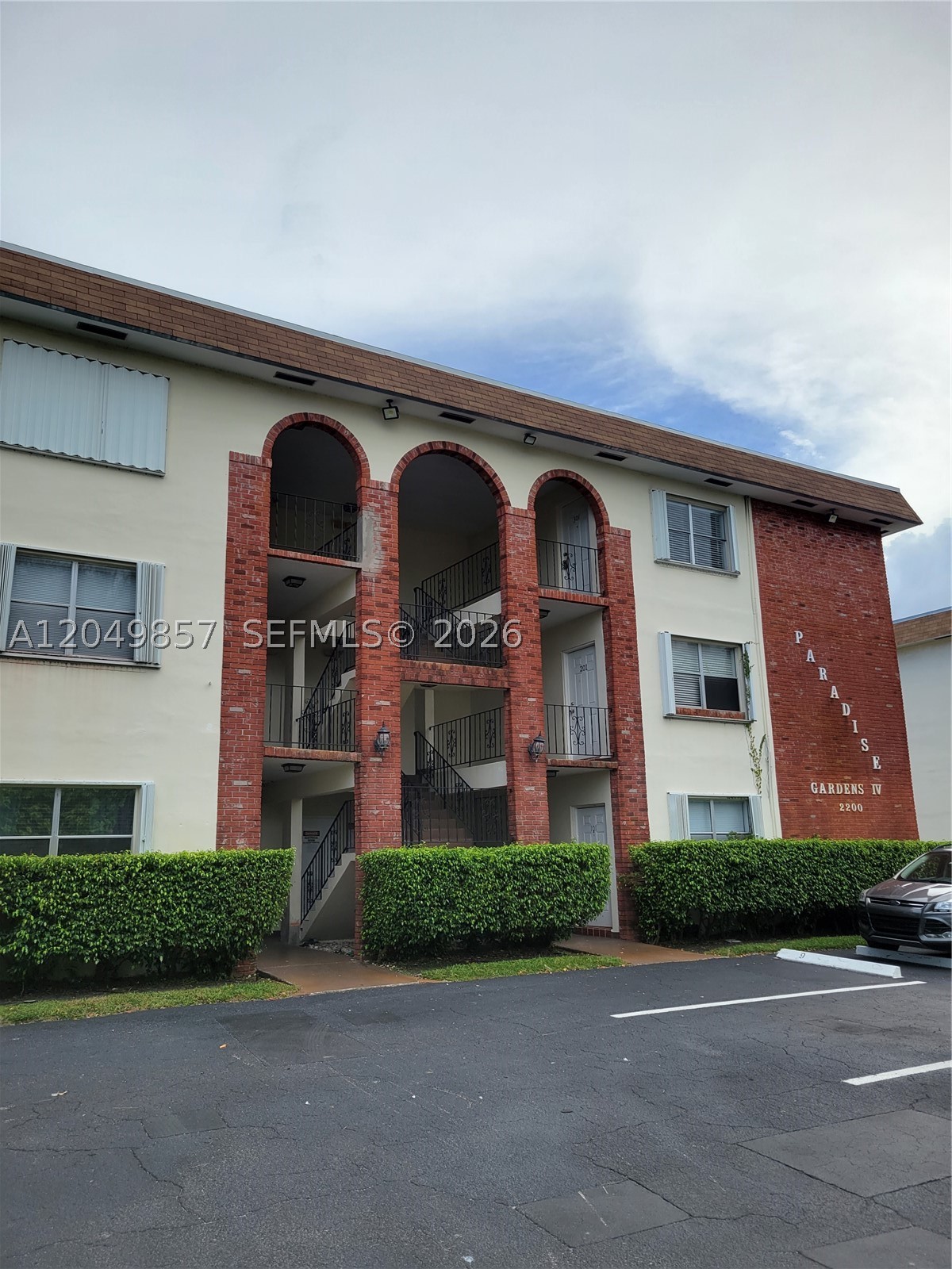 PARADISE GARDENS IV INC C - Residential Lease