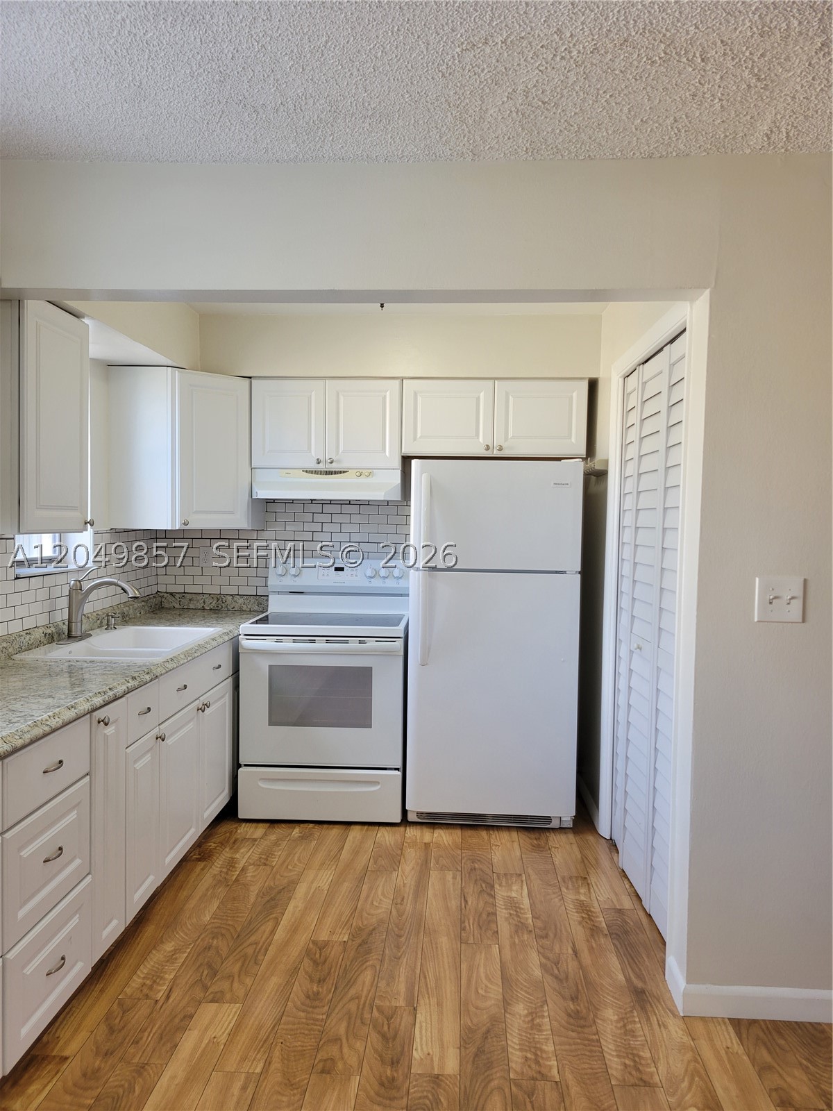 PARADISE GARDENS IV INC C - Residential Lease