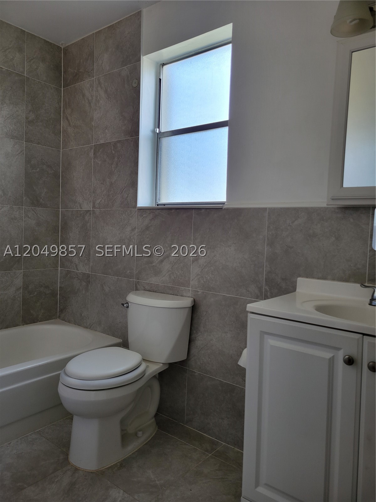 PARADISE GARDENS IV INC C - Residential Lease