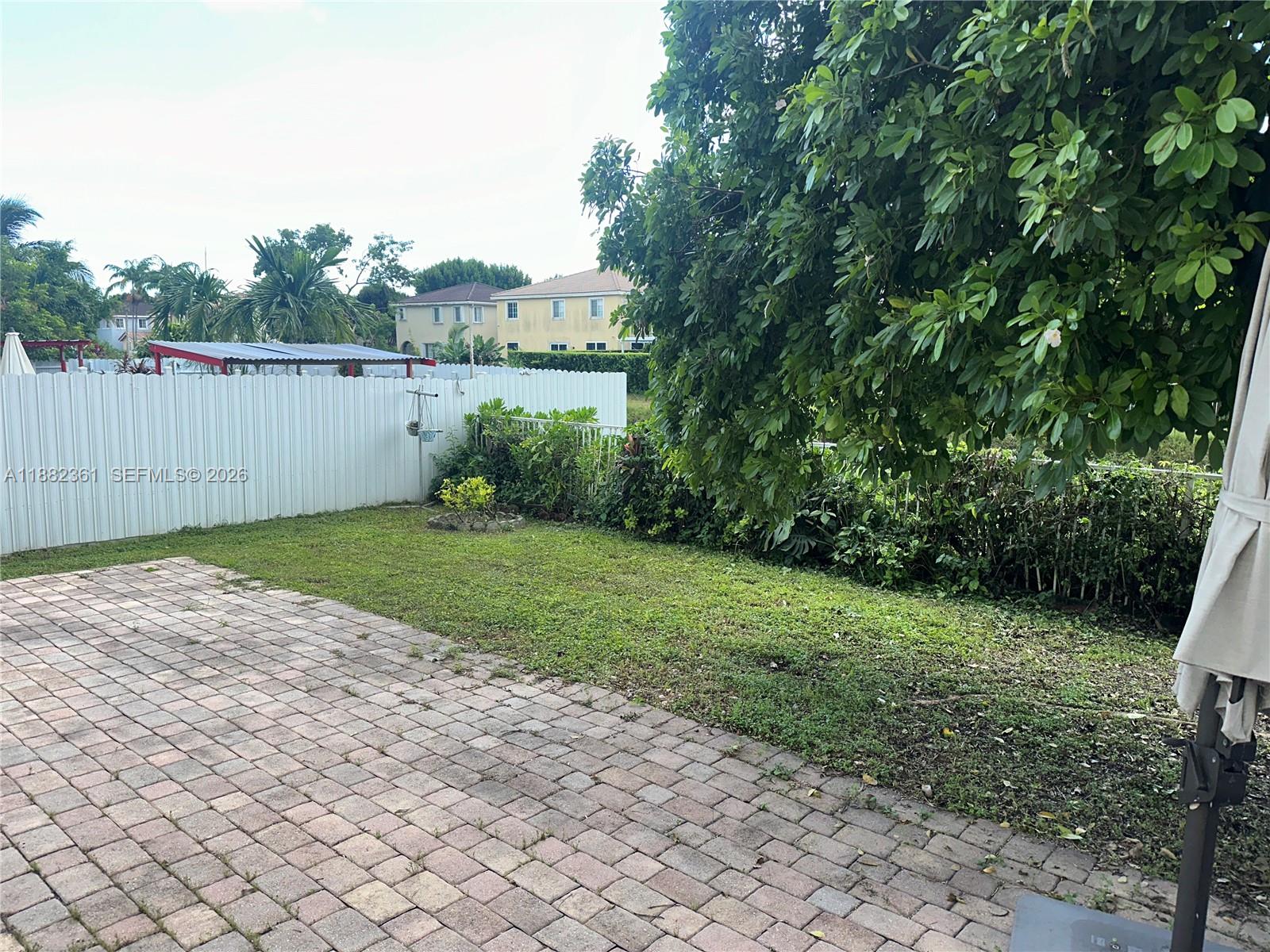 MANDARIN LAKES - Residential