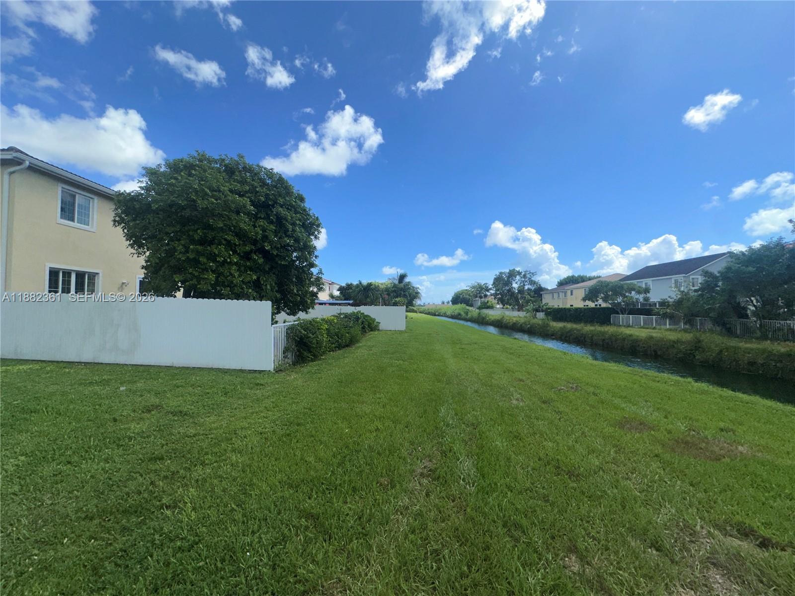 MANDARIN LAKES - Residential