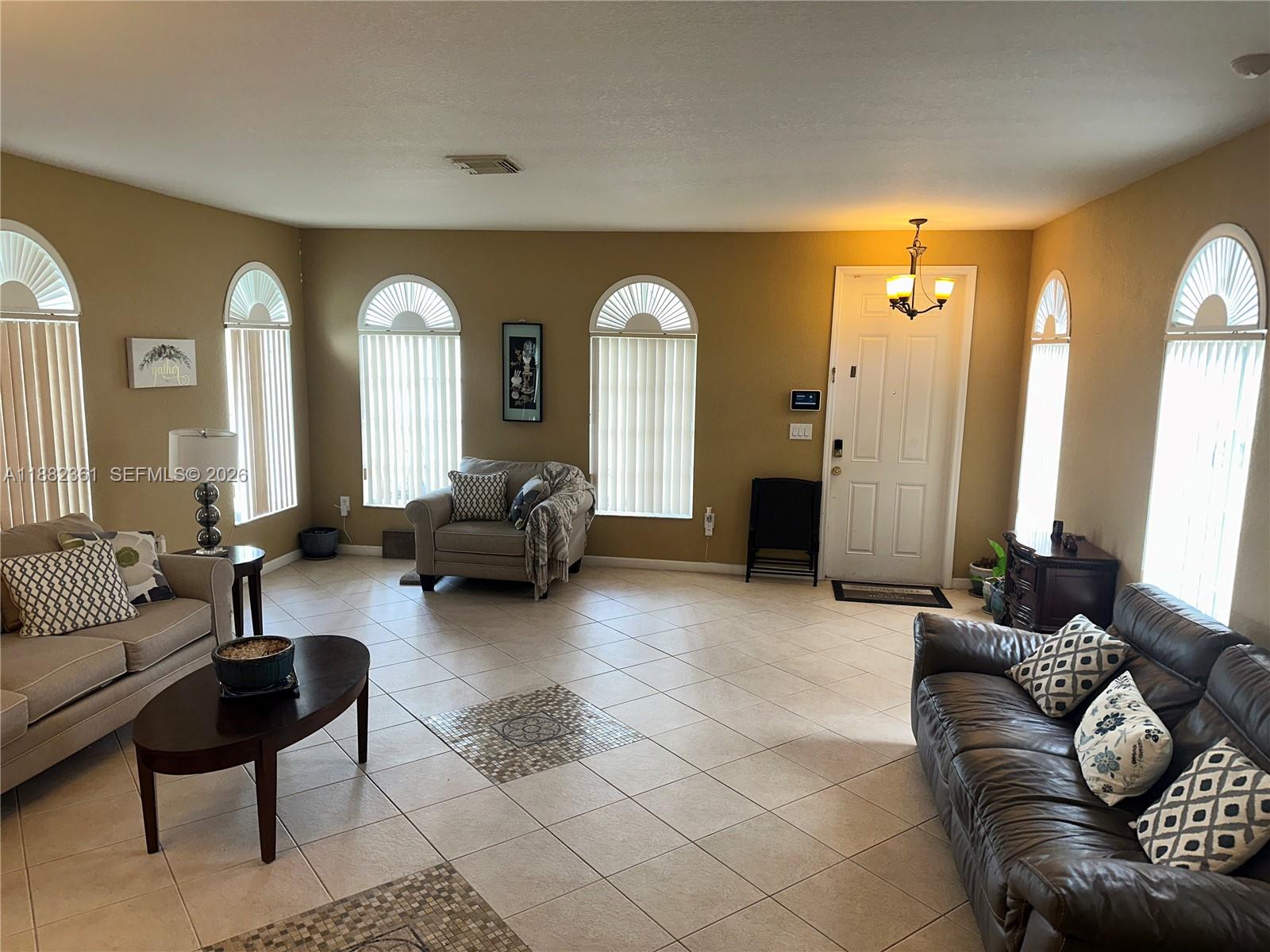 MANDARIN LAKES - Residential