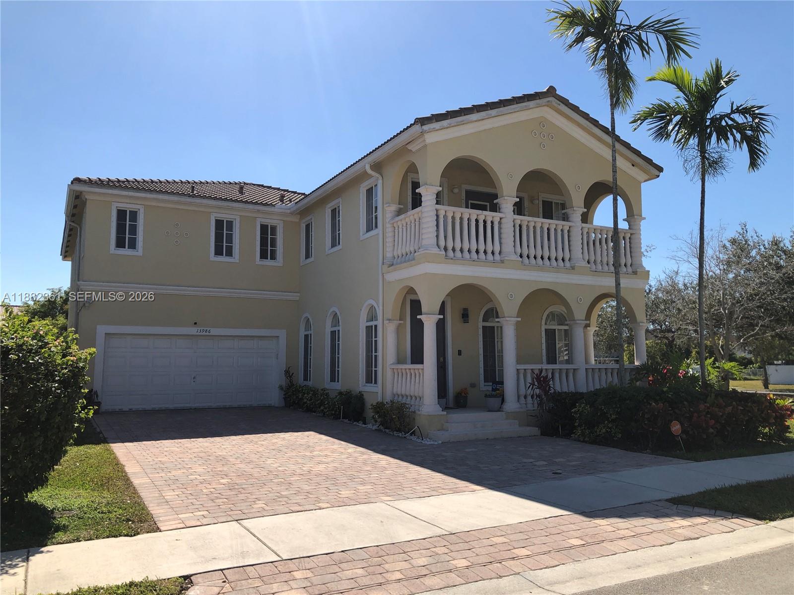 MANDARIN LAKES - Residential