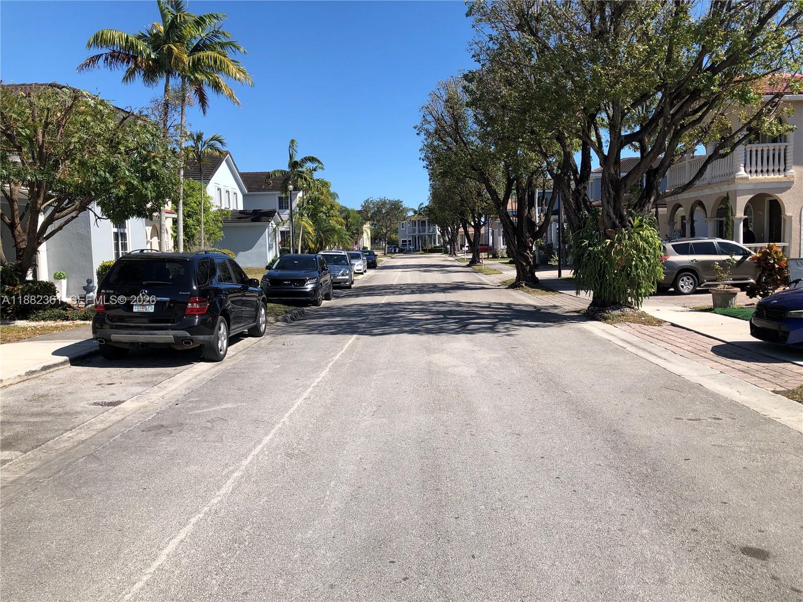 MANDARIN LAKES - Residential