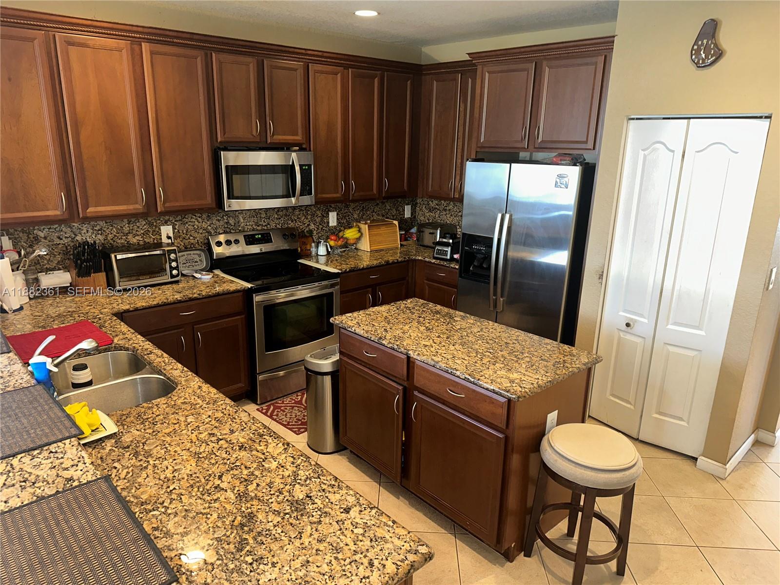MANDARIN LAKES - Residential