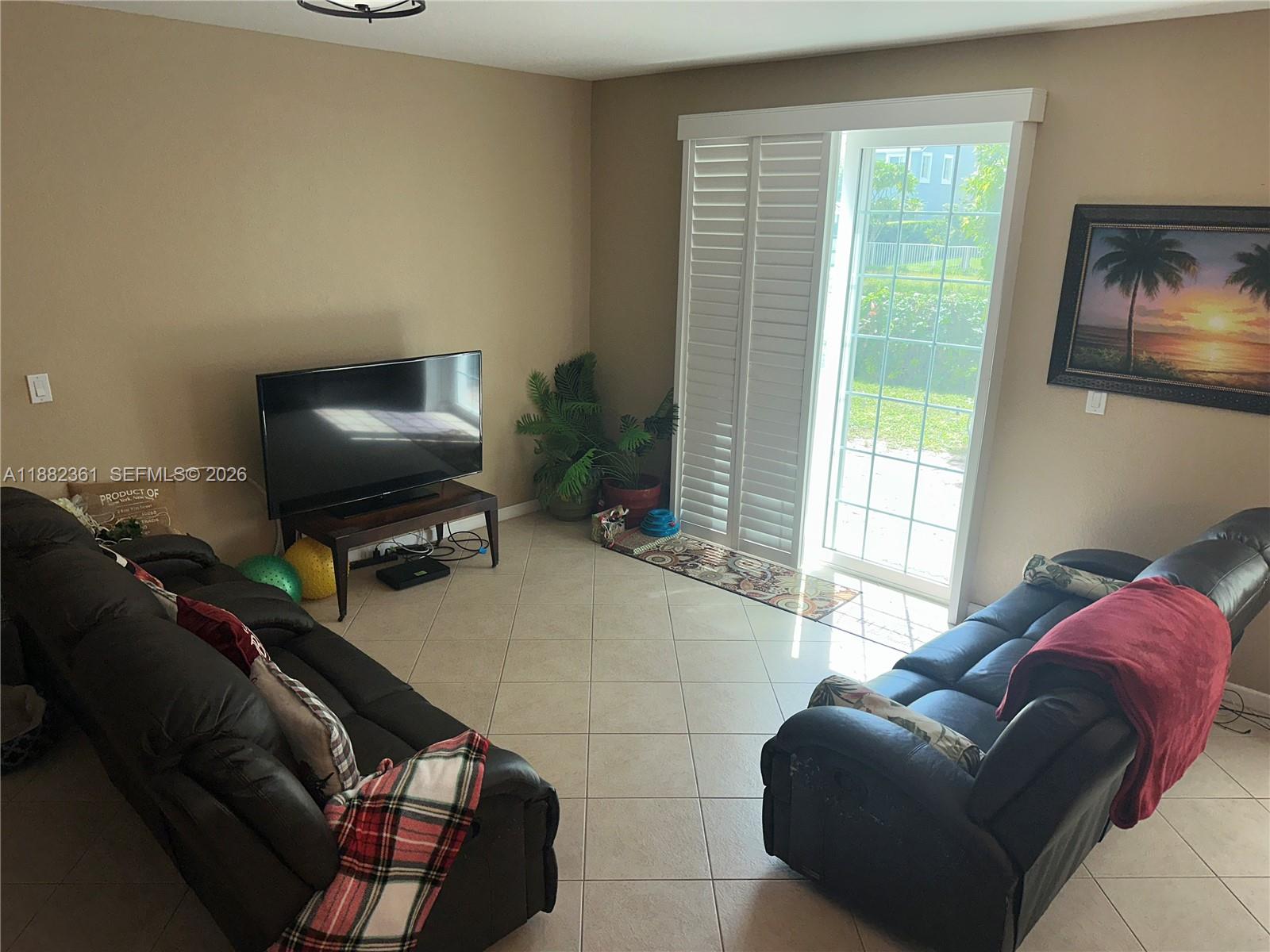 MANDARIN LAKES - Residential