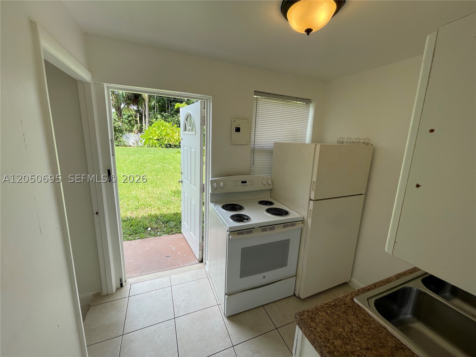 VISTA BISCAYNE - Residential Lease