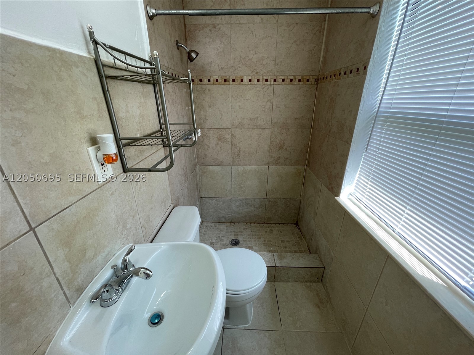 VISTA BISCAYNE - Residential Lease