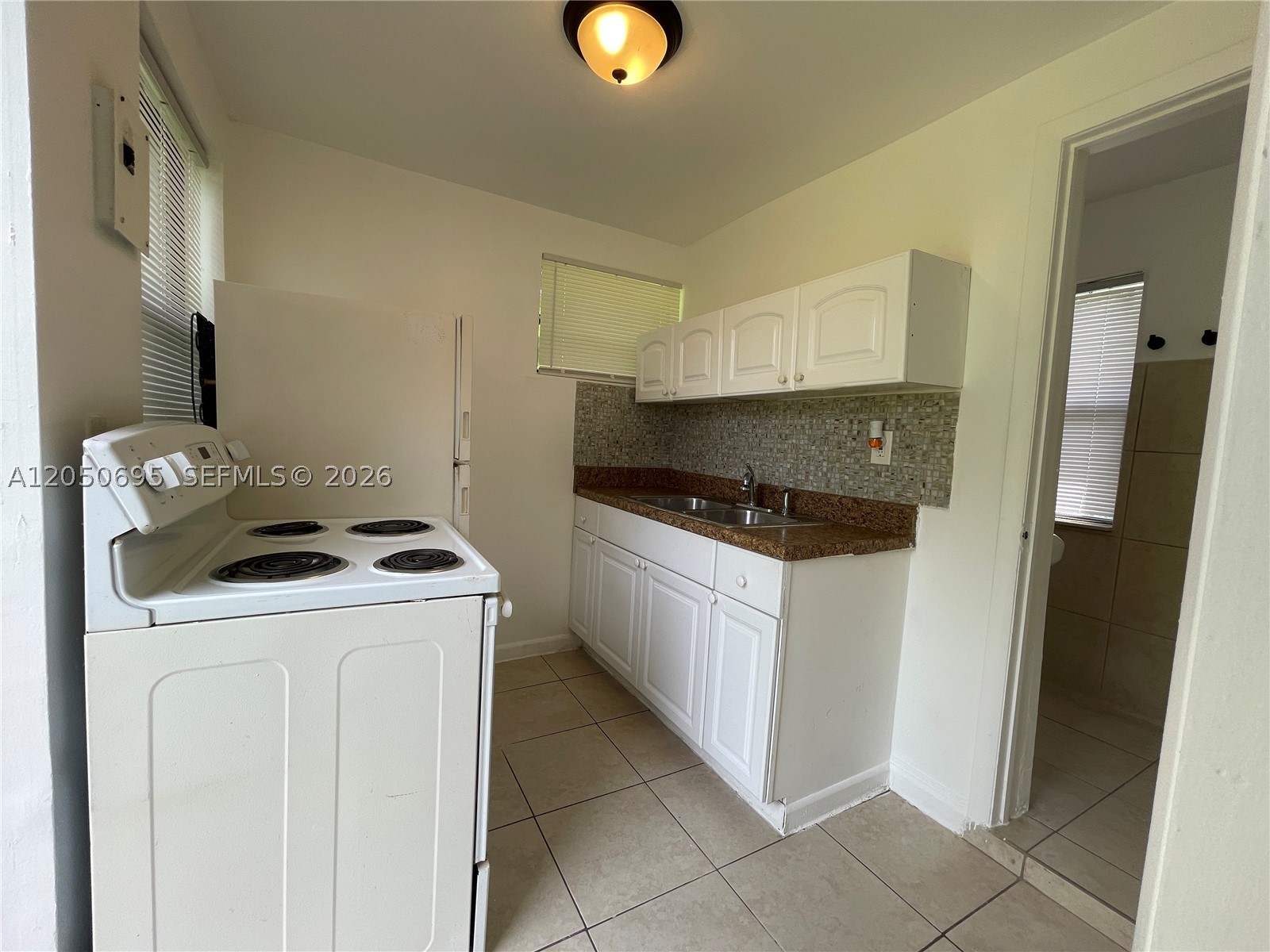 VISTA BISCAYNE - Residential Lease