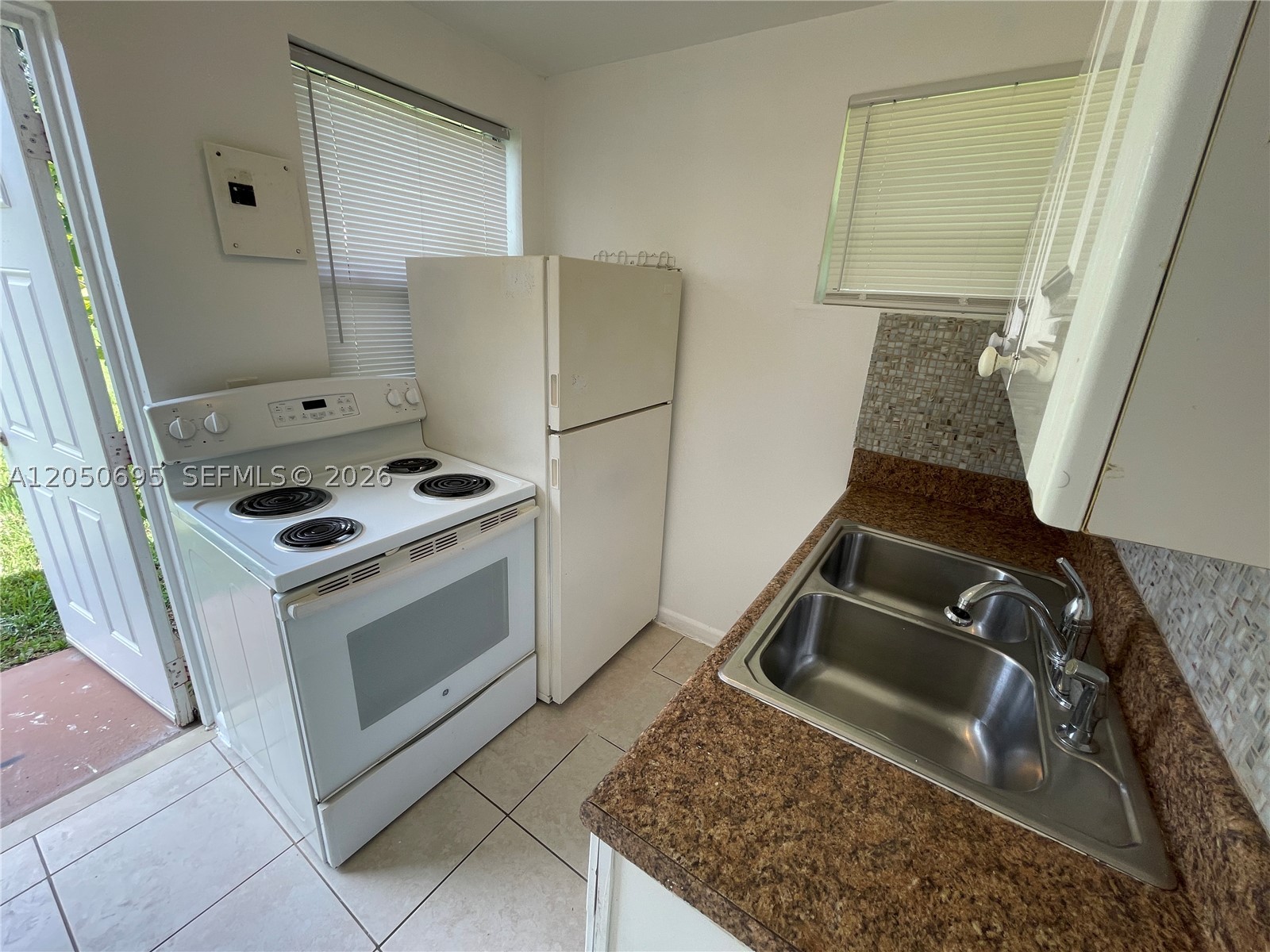 VISTA BISCAYNE - Residential Lease