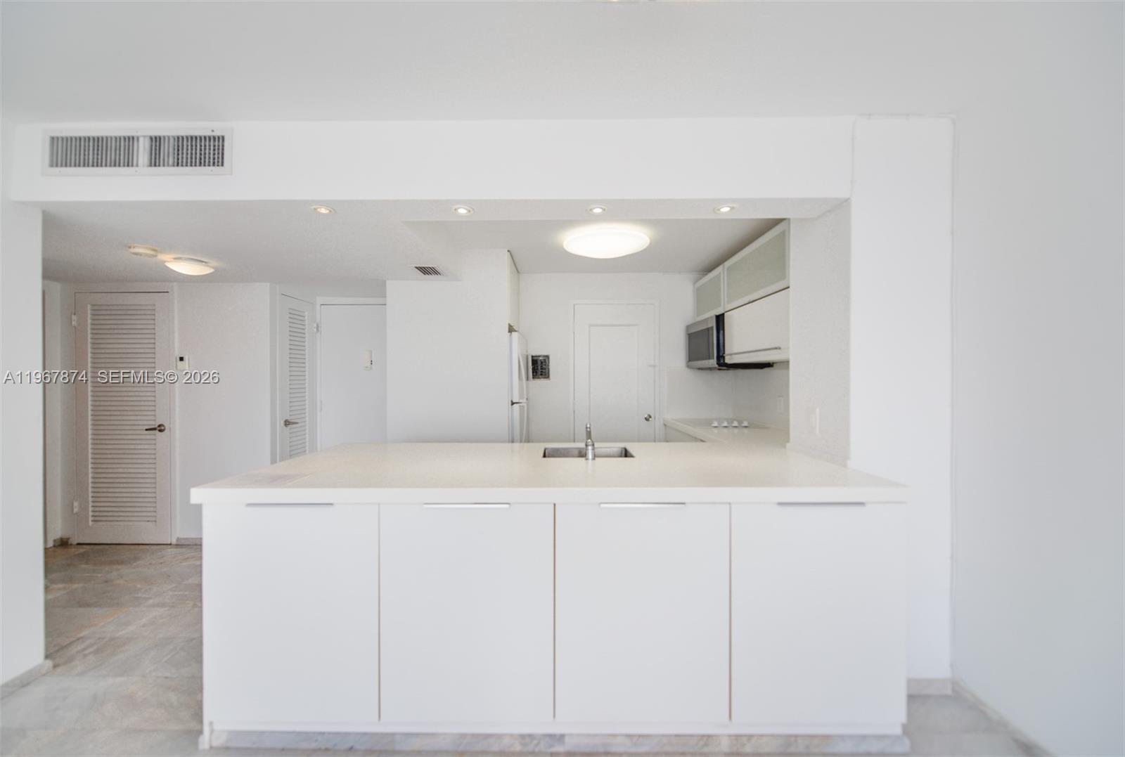 8000 CONDO - Residential