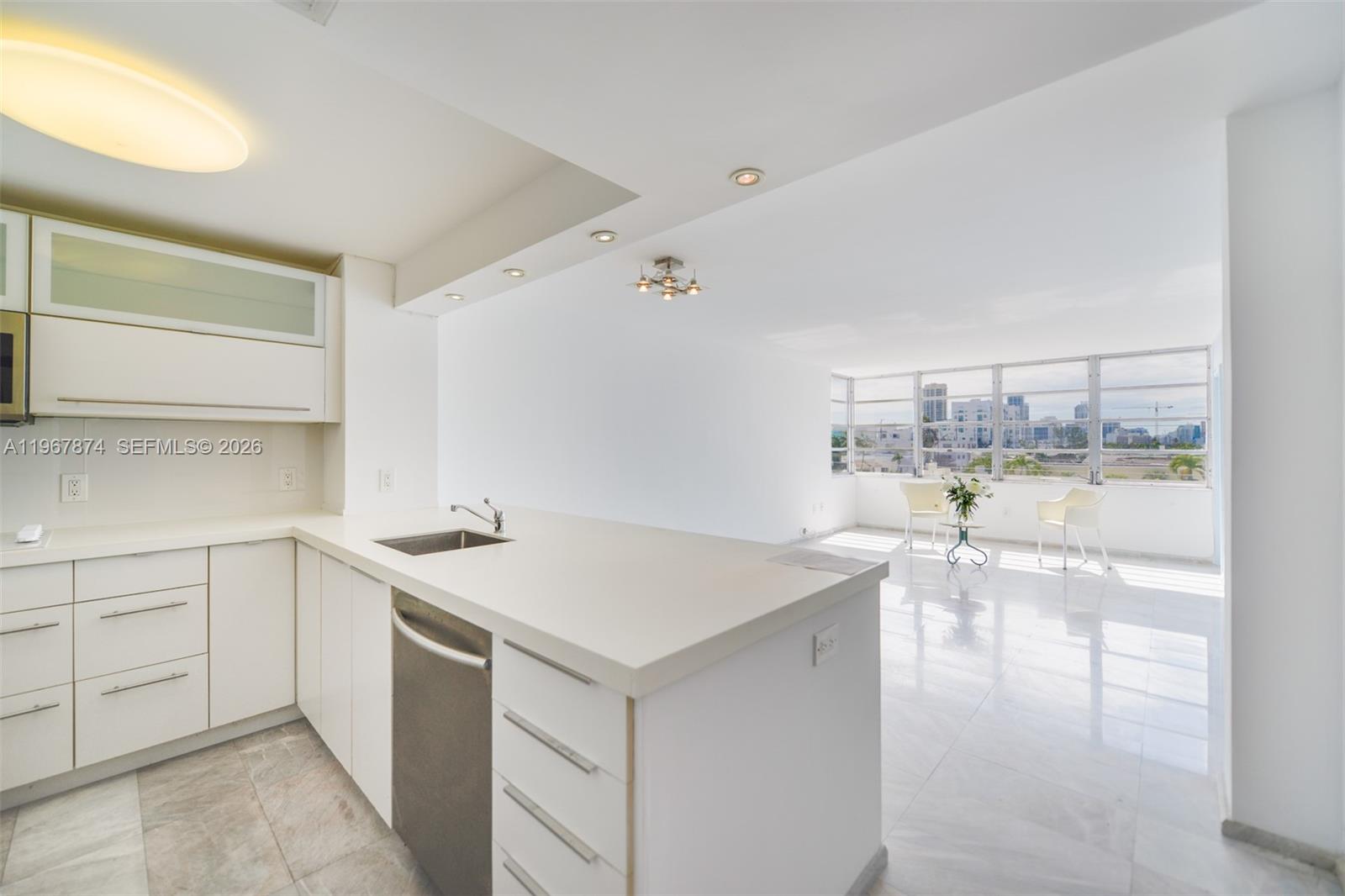 8000 CONDO - Residential