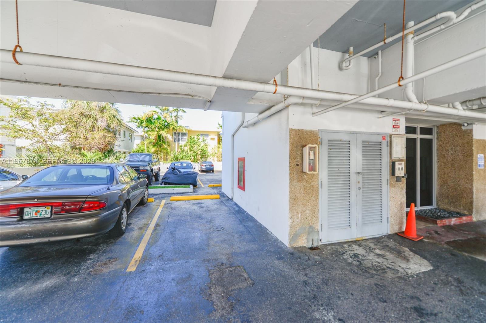 8000 CONDO - Residential