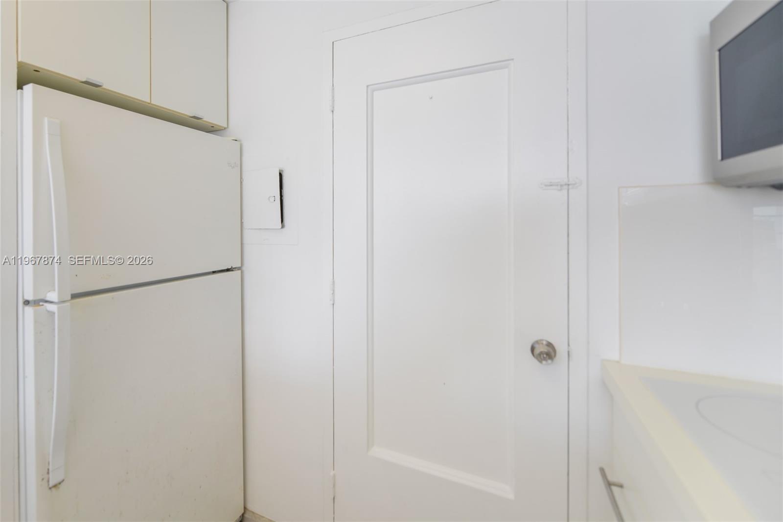 8000 CONDO - Residential