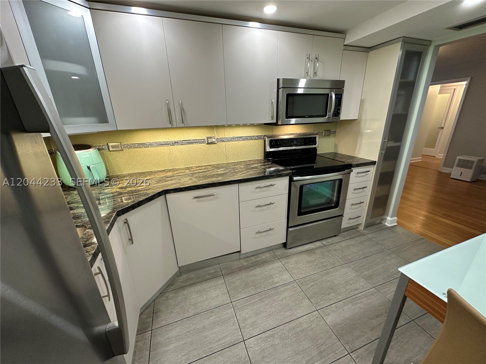 MAISON GRANDE CONDO - Residential