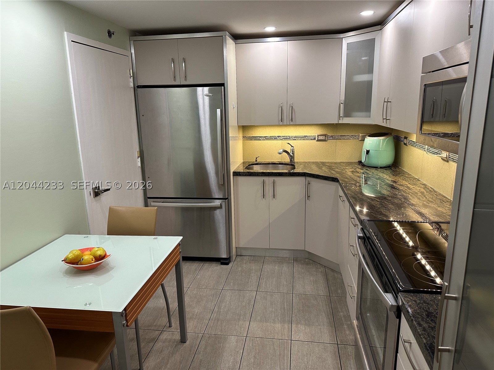 MAISON GRANDE CONDO - Residential