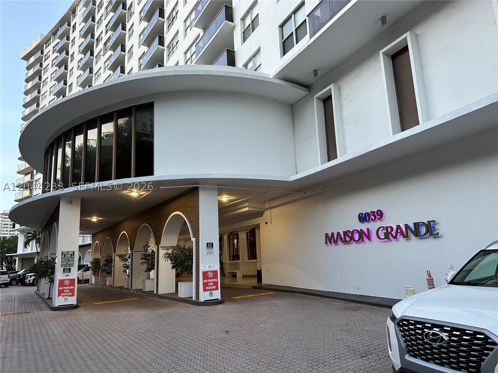 MAISON GRANDE CONDO - Residential