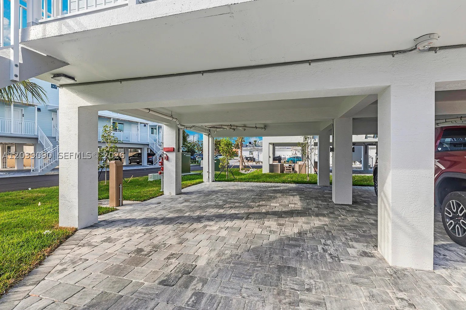 OCEAN ISLES FISHING VILLA - Residential