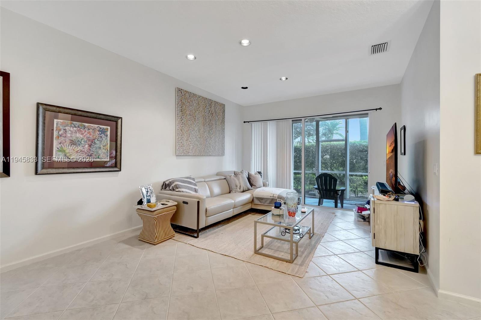 VILLA SONRISA CONDO - Residential