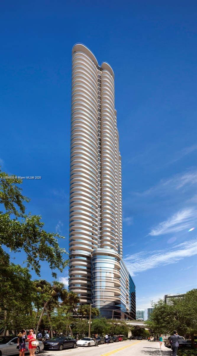 Brickell Brickell is a luxurious and elegant Condo. Walking distance to Brickell City Centre and amazing restaurants and nightlife around. The rooftop pool is located on the 64th floor offering unobstructed water and city views, also a spa and fitness center with private steam and sauna. Private movie theater , children’s playroom and pool, wine room and social lounge, and concierge service. The Unit is in an excellent line of the building with not obstructed views , spacious 1 bedroom, 1.5 baths and spacious and wide balcony. Blackouts window treatments and customized closets.
