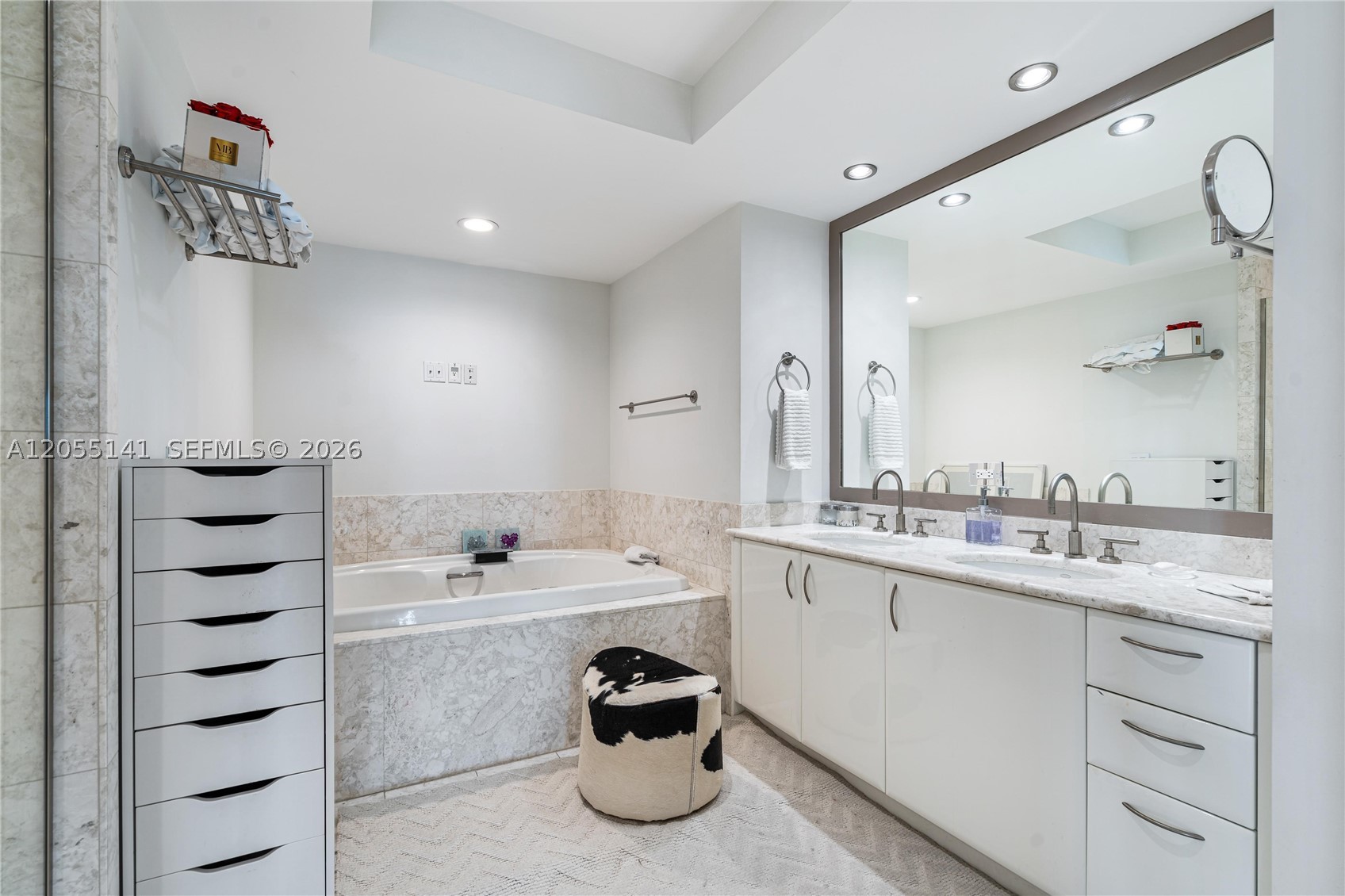 JADE RESIDENCES AT BRICKE - Residential