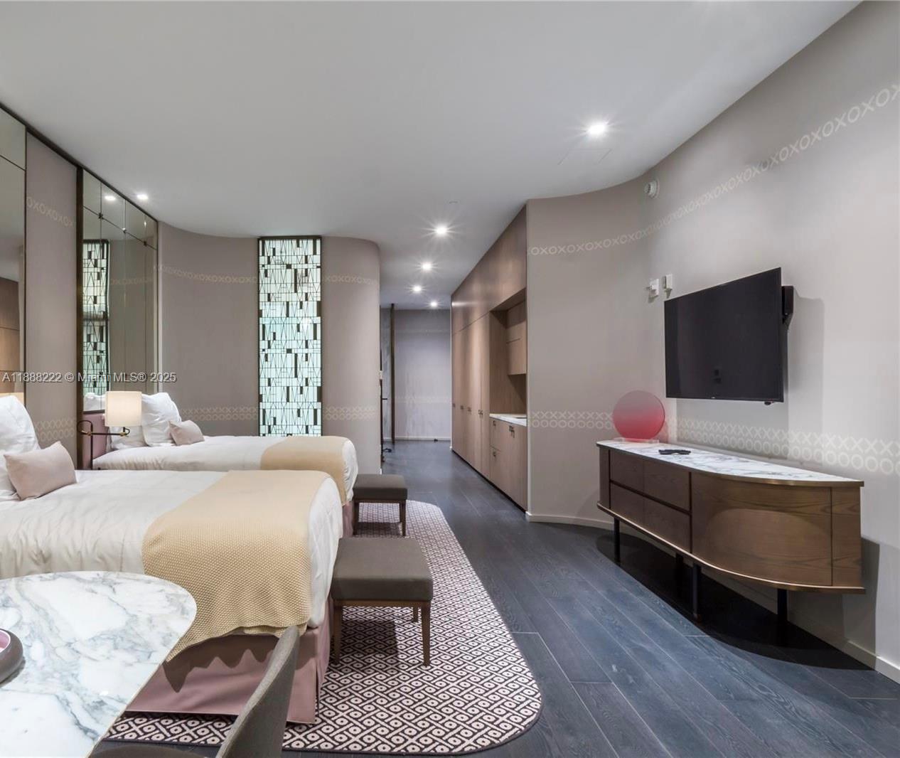801 SMA DESIGNER SUITES C - Residential